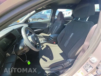 2026 Hyundai Elantra SEL Sport - miniatura 13