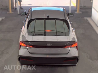2026 Hyundai Elantra SEL Sport - miniatura 6