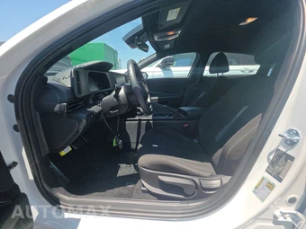 2026 Hyundai Elantra SEL Sport - miniatura 7
