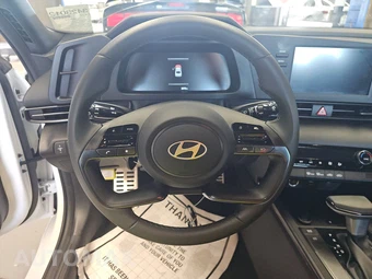 2026 Hyundai Elantra SEL Sport - miniatura 10
