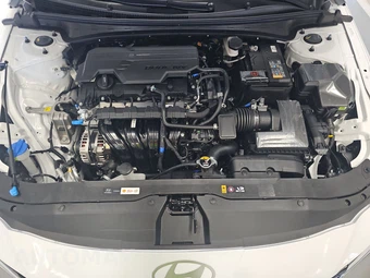 2026 Hyundai Elantra SEL Sport - miniatura 15