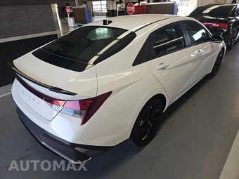 2026 Hyundai Elantra SEL Sport - miniatura 4
