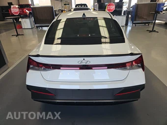 2026 Hyundai Elantra SEL Sport - miniatura 5