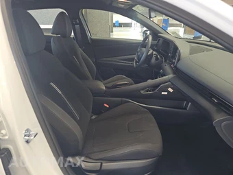 2026 Hyundai Elantra SEL Sport - miniatura 8