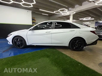 2026 Hyundai Elantra SEL Sport - miniatura 3