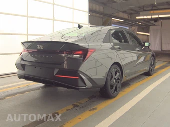 2026 Hyundai Elantra SEL Sport - miniatura 4