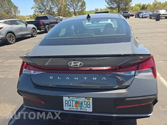 2026 Hyundai Elantra SEL Sport - miniatura 5