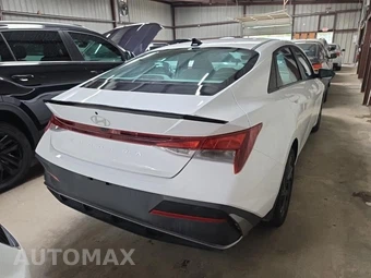 2026 Hyundai Elantra SEL Sport - miniatura 4