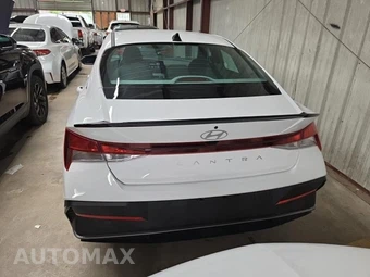 2026 Hyundai Elantra SEL Sport - miniatura 5