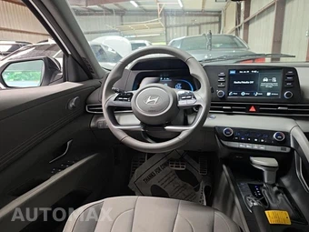 2026 Hyundai Elantra SEL Sport - miniatura 8