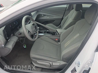 2026 Hyundai Elantra SEL Sport - miniatura 13