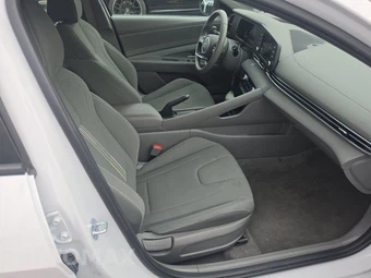 2026 Hyundai Elantra SEL Sport - miniatura 14