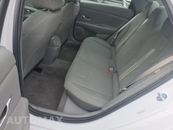 2026 Hyundai Elantra SEL Sport - miniatura 19