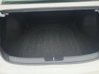 2026 Hyundai Elantra SEL Sport - miniatura 23