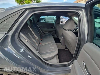 2026 Hyundai Elantra SEL Sport - miniatura 13
