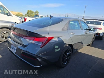 2026 Hyundai Elantra SEL Sport - miniatura 4