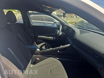 2026 Hyundai Elantra SEL Sport - miniatura 8