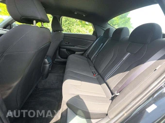 2026 Hyundai Elantra SEL Sport - miniatura 13