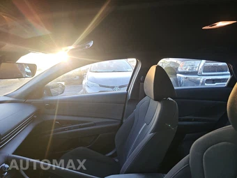 2026 Hyundai Elantra SEL Sport - miniatura 18