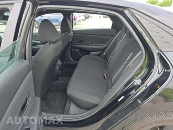 2026 Hyundai Elantra SEL Sport - miniatura 10