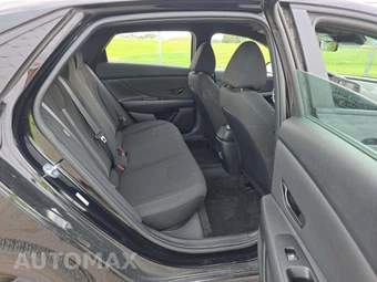 2026 Hyundai Elantra SEL Sport - miniatura 13