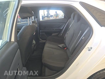 2026 Hyundai Elantra SEL Sport - miniatura 13