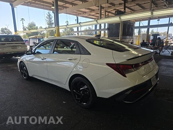 2026 Hyundai Elantra SEL Sport - miniatura 6