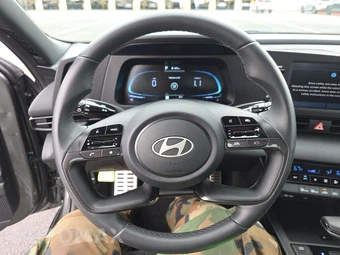 2026 Hyundai Elantra SEL Sport - miniatura 16