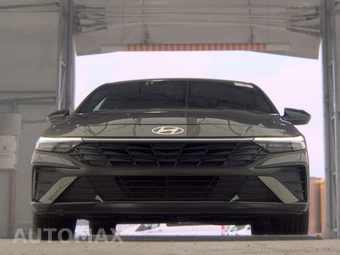 2026 Hyundai Elantra SEL Sport - miniatura 3