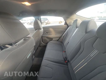 2026 Hyundai Elantra SEL Sport - miniatura 13