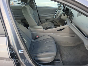 2026 Hyundai Elantra SEL Sport - miniatura 8