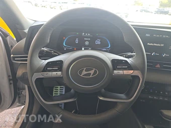 2026 Hyundai Elantra SEL Sport - miniatura 10