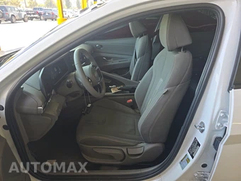 2026 Hyundai Elantra SEL Sport - miniatura 7