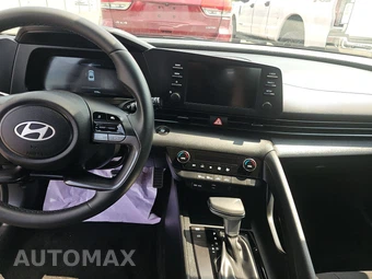 2026 Hyundai Elantra SEL Sport - miniatura 11