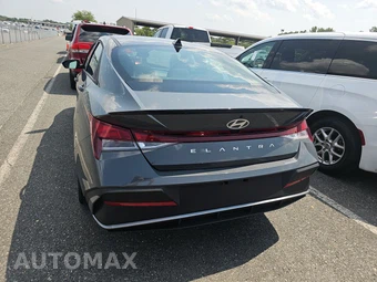 2026 Hyundai Elantra SEL Sport - miniatura 5