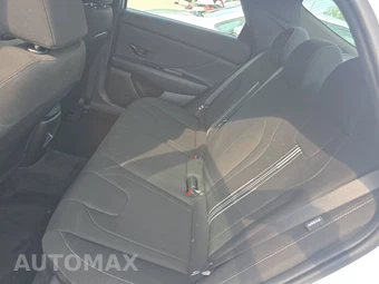 2026 Hyundai Elantra SEL Sport - miniatura 13