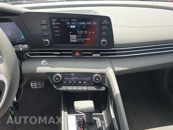 2026 Hyundai Elantra SEL Sport - miniatura 17