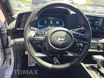 2026 Hyundai Elantra SEL Sport - miniatura 10