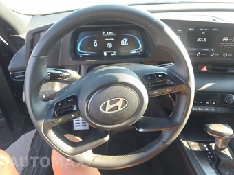 2026 Hyundai Elantra SEL Sport - miniatura 10