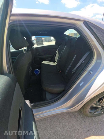 2026 Hyundai Elantra SEL Sport - miniatura 10