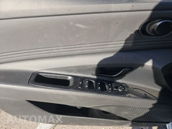 2026 Hyundai Elantra SEL Sport - miniatura 9
