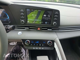 2026 Hyundai Elantra SEL Sport - miniatura 10
