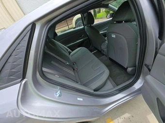 2026 Hyundai Elantra SEL Sport - miniatura 16