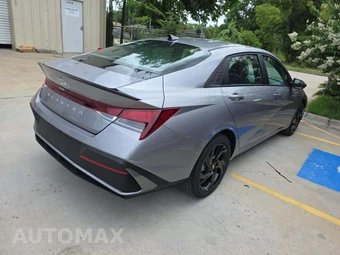 2026 Hyundai Elantra SEL Sport - miniatura 3