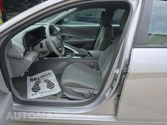 2026 Hyundai Elantra SEL Sport - miniatura 6
