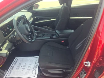2026 Hyundai Elantra SEL Sport - miniatura 7