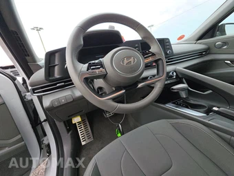 2026 Hyundai Elantra SEL Sport - miniatura 16