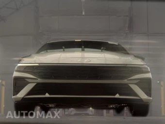 2026 Hyundai Elantra SEL Sport - miniatura 3
