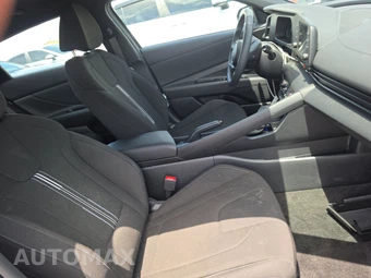 2026 Hyundai Elantra SEL Sport - miniatura 8