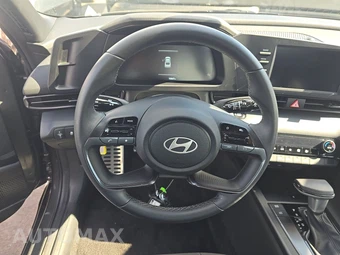 2026 Hyundai Elantra SEL Sport - miniatura 10